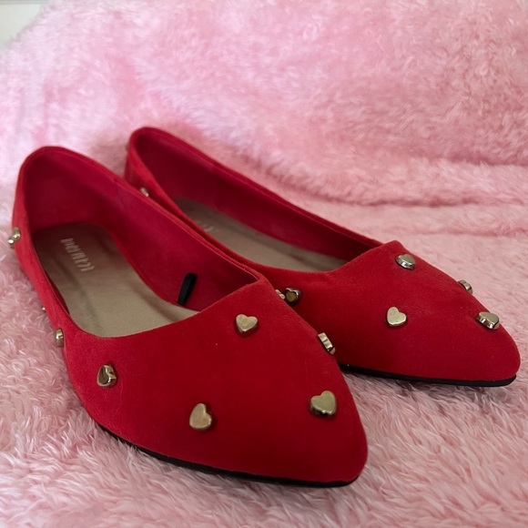 🎉HP🎉Forever 21 Red Velvet Gold Heart Studded Flats Size 10 - Picture 6 of 15